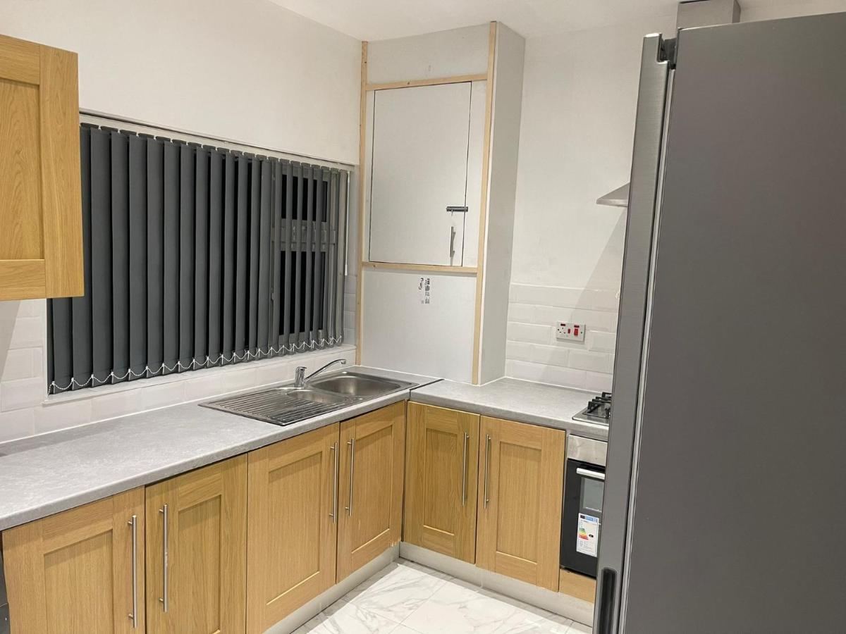 Short Stopzzz & Indoor Hot Tub Apartment